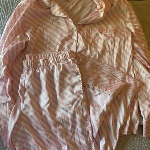 Victoria’s Secret woman’s sleep set